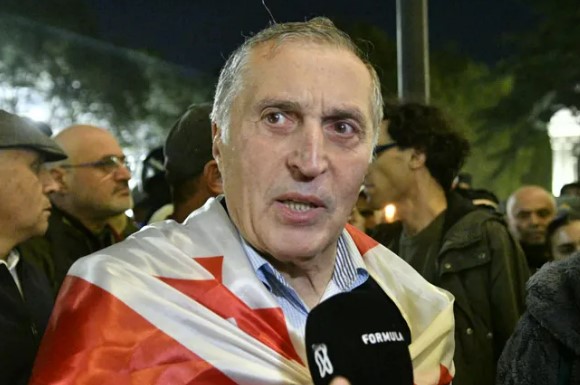 პაატა ბურჭულაძემ დღევანდელ პროცესზე დასწრებაზე უარი თქვა, ირაკლი შაიშმელაშვილს კი, მოსამართლემ ჩვენების დისტანციურად მიცემის უფლება არ მისცა