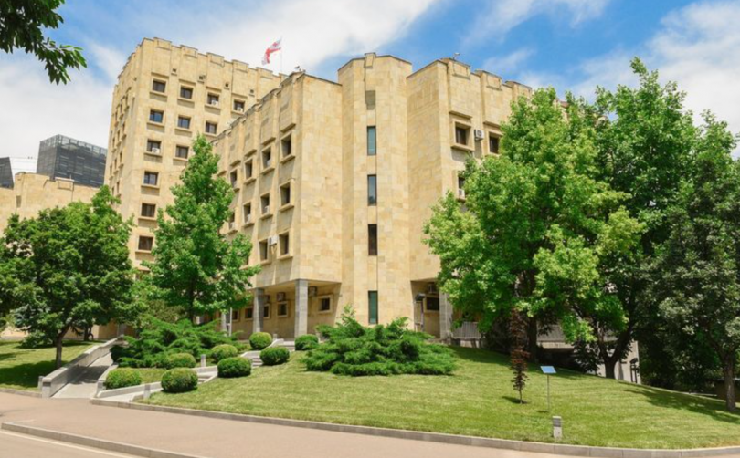 მუქარით სქესობრივი კავშირის დამყარებას აიძულებდა - პროკურატურამ დაკავებულს ბრალდება წარუდგინა