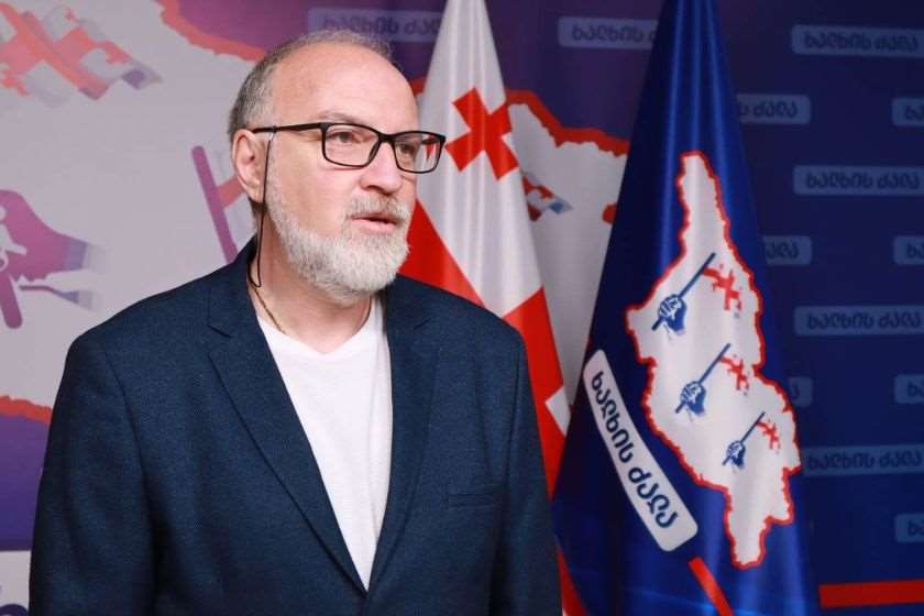 დავით ქართველიშვილი: რაც გუშინ ბაბუცა პატარაიამ ამერიკის საელჩოში იკადრა, არის უკიდურესი შეურაცხყოფა როგორც ამერიკის, ასევე ამ ქვეყნის დამოუკიდებლობის, თითოეული ამერიკელის და საელჩოს ყველა წარმომადგენლის. აღარაფერს ვამბობ საქართველოზე, ამ ქალს არც სამშობლო აქვს და არც ქართველობისა სცხია რაიმე