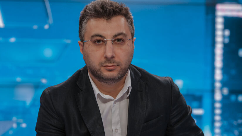გურამ ნიკოლაშვილი: გასავლებია მკაფიო ხაზები, რათა ზუსტად განისაზღვროს დებატის შესაძლებლობა - ვერ იარსებებს დებატი იქ, რომლის შესაძლო მონაწილესაც ურთიერთობის ლეგიტიმურ ფორმად მიაჩნია ქუჩა, დაპირისპირება, ჯანყი და გინება, იმედი მაქვს, პრემიერის ინიციატივა არც ითვალისწინებს მსგავს ადამიანებთან ურთიერთობას