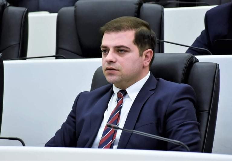 ცოტნე ანანიძე ოპოზიციის პოზიციაზე სანდუს განცხადებასთან დაკავშირებით: როცა სხვის მიერ სუვერენიტეტის დელეგირებას ამართლებ, ნიშნავს, რომ თავადაც მზად ხარ, იგივე გააკეთო. ოპოზიციის დიდი ნაწილისთვის სუვერენიტეტი მხოლოდ ვაჭრობის საგანია!