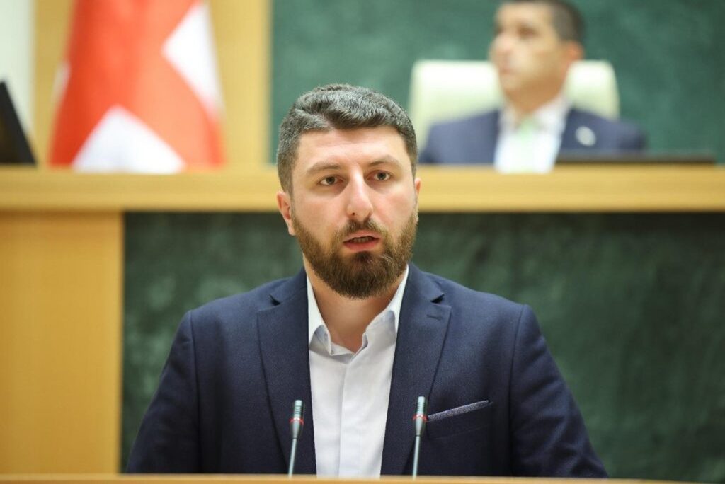 არჩილ გორდულაძე სოფიო ხორგუანს: არ გაქვთ მხარდაჭერა, იცით, რომ ბოლოჯერ ხართ საქართველოს პარლამენტში და ყველანაირად ცდილობთ, ტრიბუნა გამოიყენოთ - ახლა აქ რომ ბრძანდებით, თქვენს მხარდამჭერებს შეურაცხყოფას აყენებთ, იმიტომ, რომ ერთი წლის განმავლობაში შტალოზე ბრძანდებოდით 