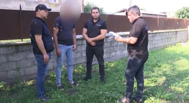 შსს - კახეთში, შვილმა მამა ბლაგვი საგნის გამოყენებით მოკლა, ცხედარი კი საცხოვრებელი სახლის ეზოში დამარხა - ბრალდებული დაკავებულია