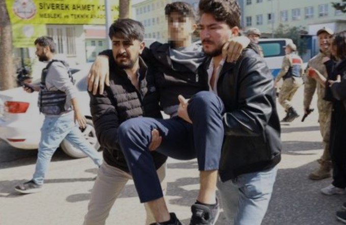 სროლა თურქეთის ერთ-ერთი სკოლაში - დაშავდა სულ მცირე 16 ადამიანი, შეიარაღებულმა პირმა თავი მოიკლა