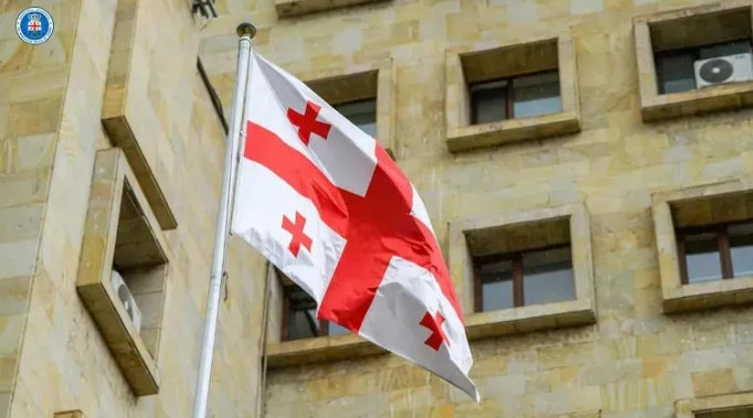 პროკურატურამ დიდი ოდენობით თანხის თაღლითურად დაუფლების ფაქტზე სამ პირს ბრალდება წარუდგინა
