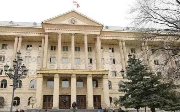 სასამართლოში 4 ოქტომბრის საქმეზე დაკავებული ზურაბ ჭავჭანიძის, ვლადიმერ გველესიანისა და კიდევ 12 პირის საქმის განხილვა მიმდინარეობს