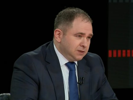 თქვენ თუ იცით, რა ოფიციალური მიზეზითაა შეჩერებული დიპლომატებისთვის უვიზო მიმოსვლა? მართლწესრიგისთვის საფრთხის შექმნა. ანუ, ქართველი დიპლომატები ევროკავშირში მართლწესრიგს უქმნიან საფრთხეს - ნიკოლოზ სამხარაძე