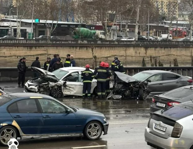 თბილისში, ავტოსაგზაო შემთხვევის შედეგად ერთი ადამიანი დაშავდა