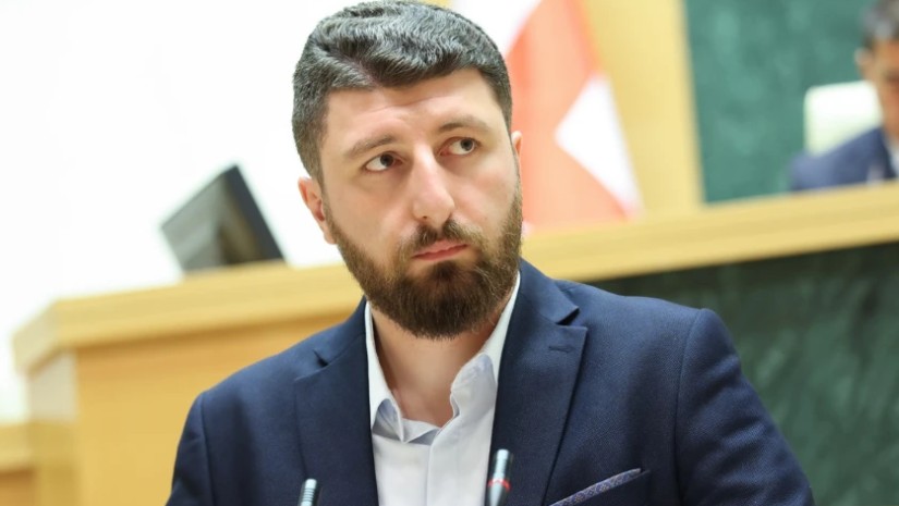 გორდულაძე: სადიგოვი საღამოს ათ საათზე დააკავეს და პირდაპირ სასამართლოში წაიყვანეს. პროცესი ადვოკატებმა ხუთ საათზე მეტი გაწელეს, ახლა კი საუბრობენ, პროცესი შუაღამისას ჩაატარესო-ესეც მორიგი სიცრუე და მავნებლობა აღმოჩნდა