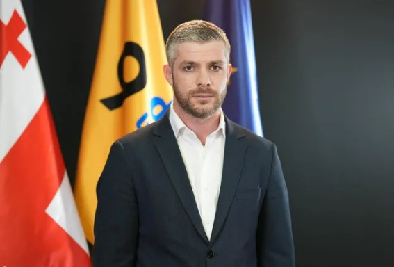 ირაკლი კუპრაძე კახა კალაძეს - თქვენს ქალაქში დაასახიჩრეს ასობით ადამიანი, არიან პოლიტპატიმრები, რუსთაველის გამზირზე, საწამებელ ავტობუსებში აწამებდნენ ხალხს - თქვენ უნდა გადადგეთ!