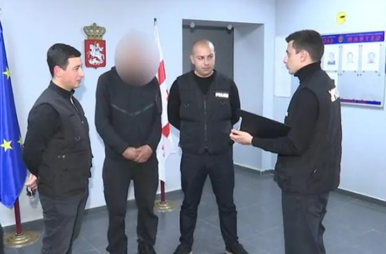 კახეთში დააკავეს პირი, რომელმაც მიუსაფარ ძაღლს ბასრი საგნის გამოყენებით დაზიანებები მიაყენა
