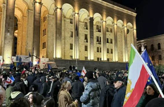 პარლამენტთან აქციას სტუდენტები შეუერთდნენ