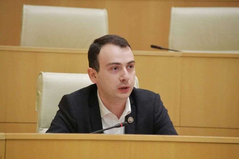 გიორგი ჩაკვეტაძე ოპოზიციის ნაწილის განცხადებაზე: ,,კამიტის” ე.წ. სკანდალი ჩაგვივარდაო და დიდი აყალმაყალია ნაცებში. ,,ქიმიურ მოწამვლად” ცდილობენ გადააკეთონ, მაგრამ რაც ბუნებაში არ არსებობს, მისგან არაფერი გამოვა